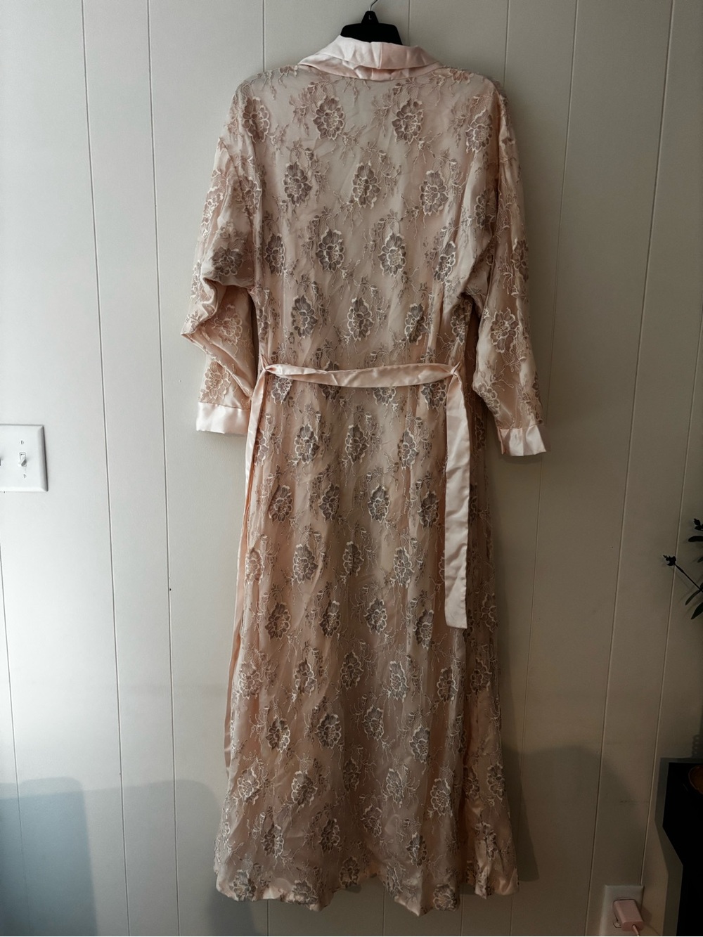 Dior Lace Robe - Picture 2 of 6